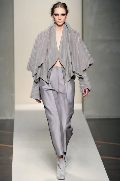 Look 10